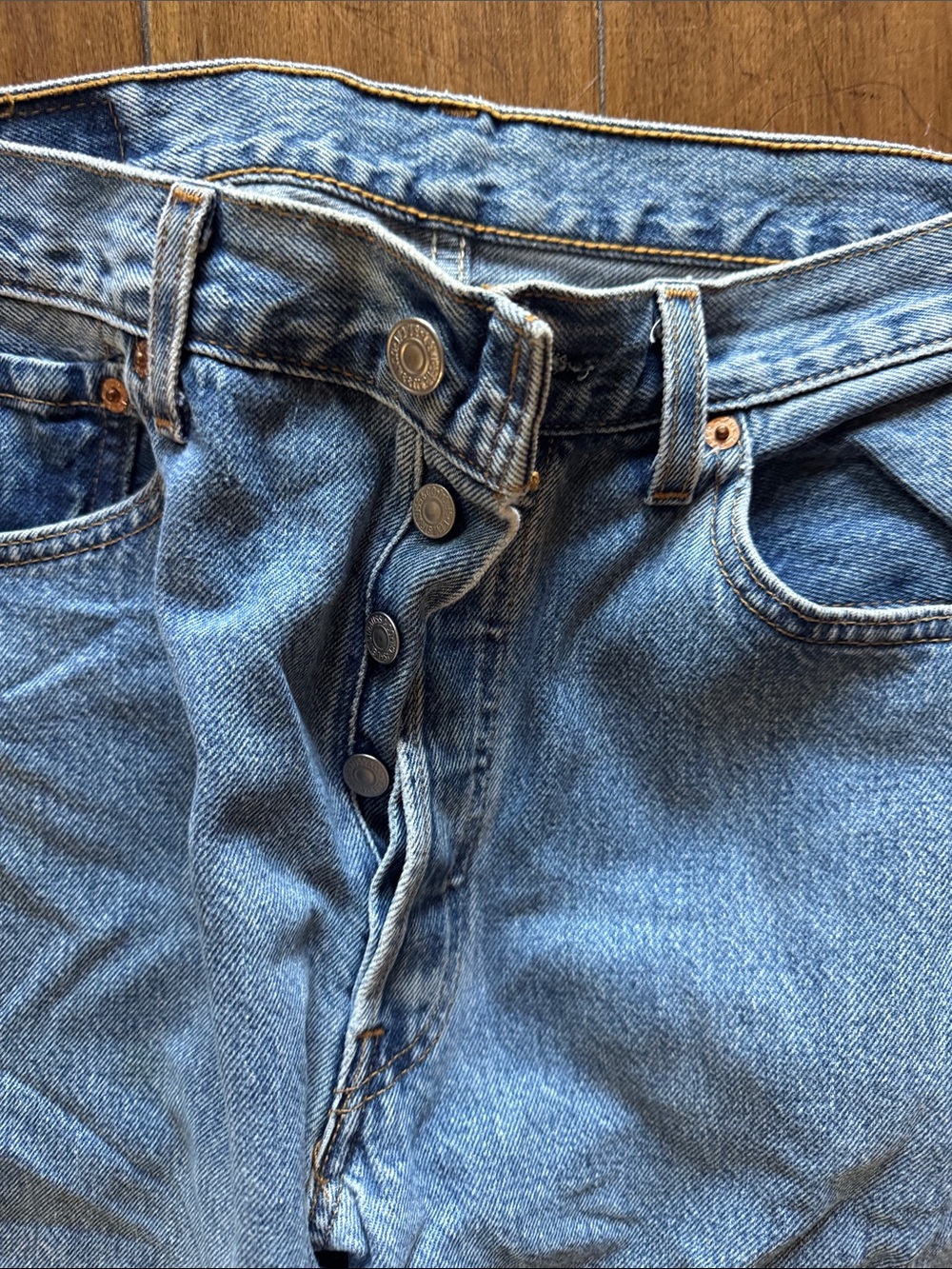 Levi’s 501 button fly- Classic Light Blue Men's Straight-Leg Jeans. 33x30 - Picture 2 of 5